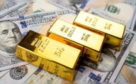 Oro alcanza máximos históricos mientras el dólar se debilita