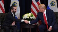 Documentos revelan que Trump pagó 4.7 mdd a Bukele para que El Salvador recibiera deportados
