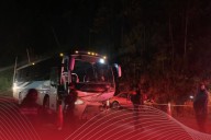 Fallece automovilista luego de impactarse contra autobús en Donato Guerra
