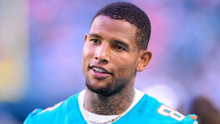 NFL news roundup: TE Darren Waller set to make Dolphins debut vs. Jets