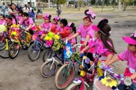 Fernández: La bicicleteada de los jardineritos municipales recorrió las calles de la ciudad