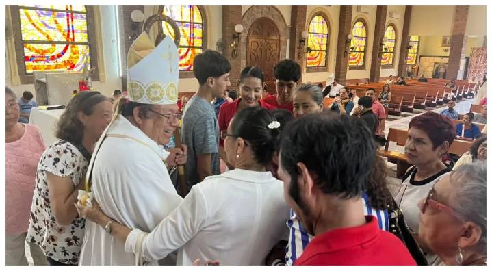 Obispo Luis Artemio fue despedido por los vallartenses en fiestas patronales de El Pitillal