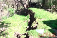 Vecinos buscan ayuda para evitar que tres casas colapsen por erosión en calle 25 de Junio al final