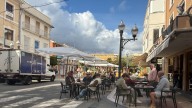 "Mucho turista, pero poco gasto": el calor y el aumento de costes enfrían el consumo en la Marina Alta este verano