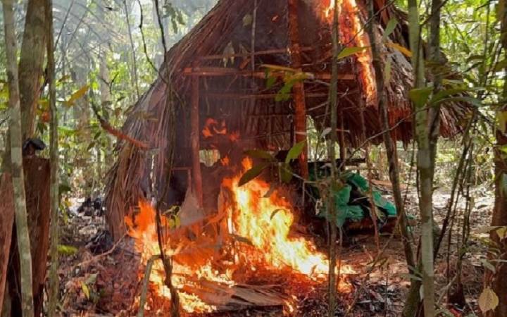 FANB destruye campamento de grupos Tancol en operativo en Amazonas