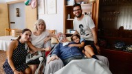 Julián González, enfermo de ELA, afronta el décimo mes sin salir de casa tras la dana
