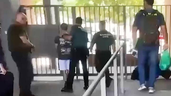 El líder encarcelado de 'Deport Them Now UE' trabajó en un centro de menores de Barcelona