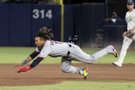 Deadspin | Steven Kwan's go-ahead single pushes Guardians past Rays