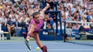 Carlos Alcaraz le pasó por encima a Novak Djokovic, lo eliminó en semifinales y clasificó a la final del US Open: va por el asalto en el escalafón
