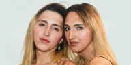 Gemelas revelaron la lucha por defender su identidad: “Le pedíamos a Dios o a los santos que nos volvieran mujeres”