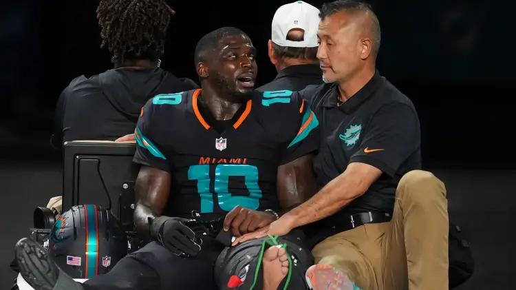 Tyreek Hill sufre grave lesión en Monday Night Football