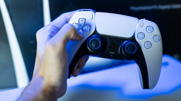 PSN DOWN: Thousands of PS5 gamers hit by huge outage for hours after Hollow Knight: Silksong crashes stores