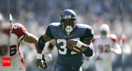 2005 NFL MVP Shaun Alexander and wife Valerie excitedly announce their 14th child