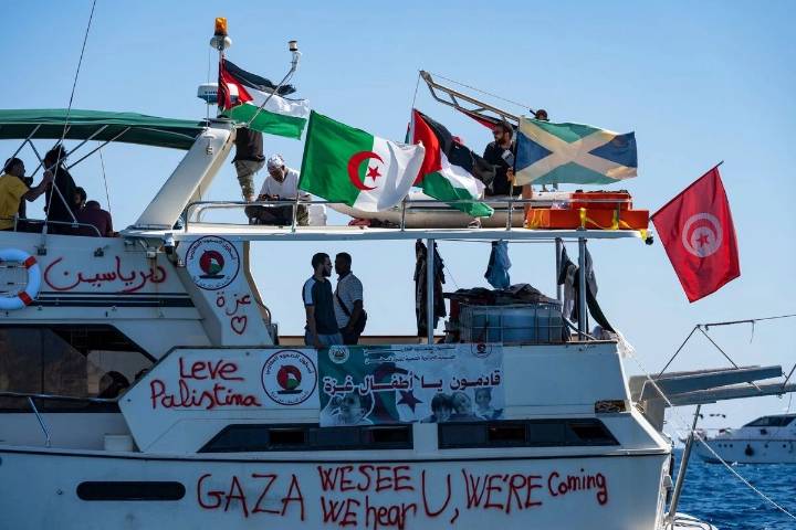 La Flotilla Global Sumud zarpa de nuevo a Gaza; rechaza propuesta italiana para entregar carga por Chipre