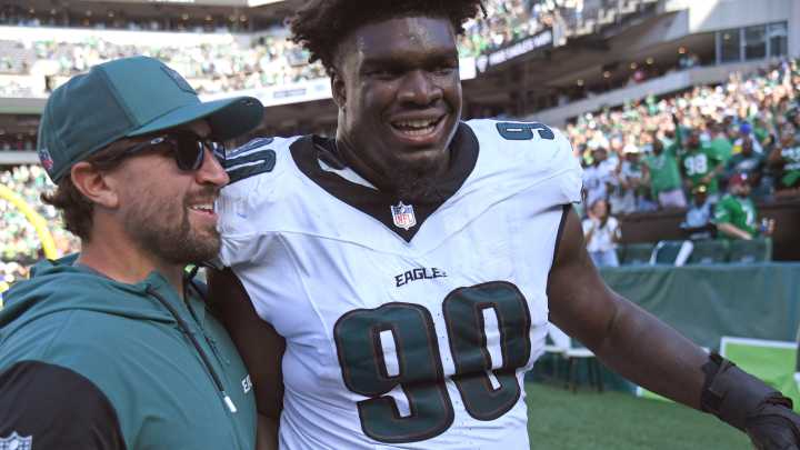 SEE IT: Former Georgia DT Jordan Davis blocks field goal, rumbles for TD