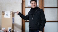 Axel Kicillof votó en La Plata y habló sobre el valor de la democracia