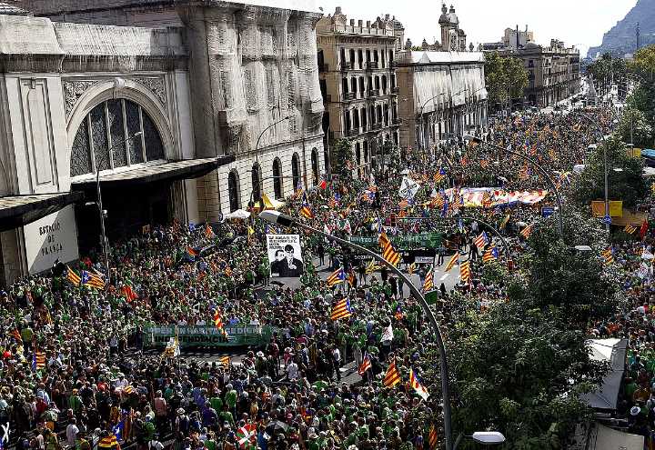 El independentismo llega a la Diada en barrena, abrazando la xenofobia y volcado en exigir a Sánchez el concierto catalán
