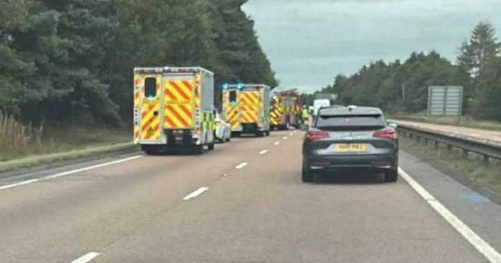 Major Scottish road brought to standstill in two car smash with police at scene