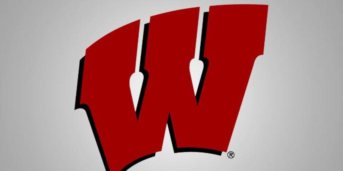 Danny O’Neil throws 3 TD passes as Wisconsin defeats Middle Tennessee 42