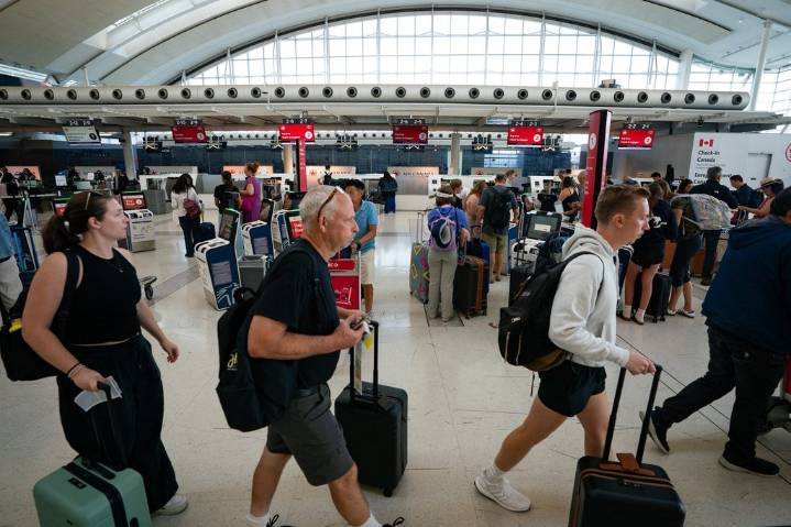 Canadian-resident return trips from U.S. in July was down 32.4 per cent – Winnipeg Free Press