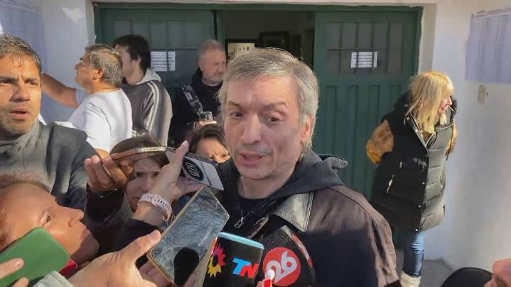 La chicana de Máximo Kirchner al Gobierno luego de votar: "Me preocupa más lo que hace Luis Caputo que lo de Karina Milei"