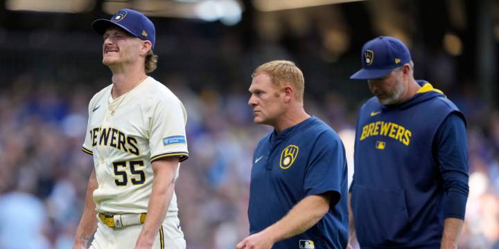 Shelby Miller leaves game with right elbow injury