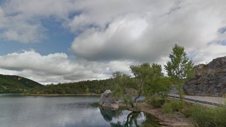 Rescatan a un hombre tras caer al embalse de Cervera de Pisuerga en Palencia al tomar fotos