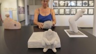 El arte de Toni Batllori trasciende las viñetas en una muestra que revela otra faceta del creador