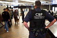 Autoriza Corte Suprema redadas migratorias federales en Los Ángeles