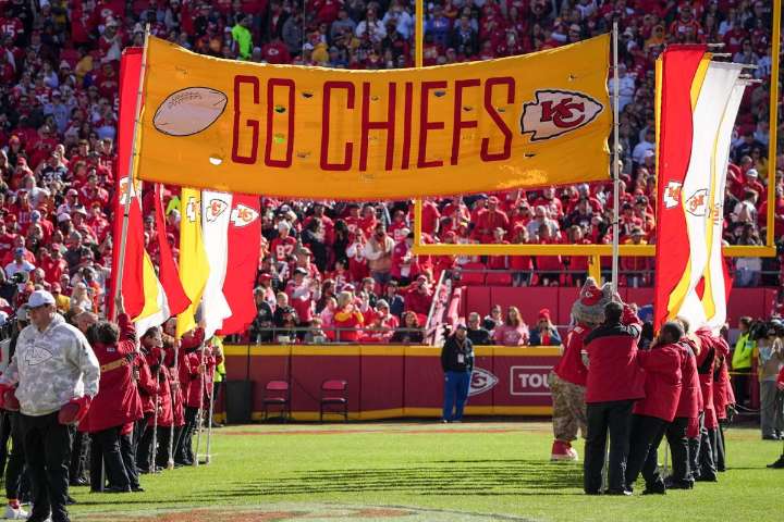 Chiefs announcer Dale Carter resigns, saying team crossed his 'red line'