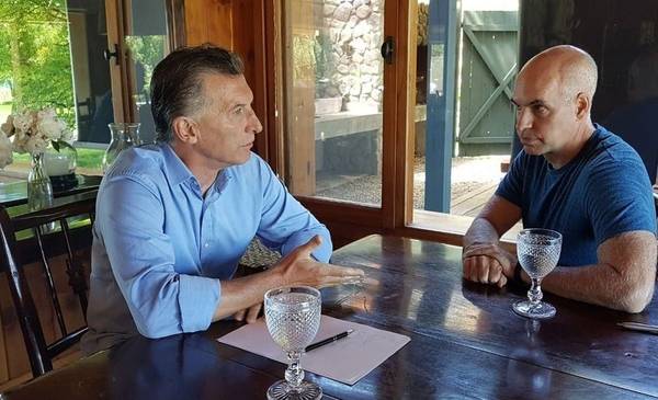 Macri y Larreta se cruzaron en un café, mientras Milei no encuentra salida a la crisis
