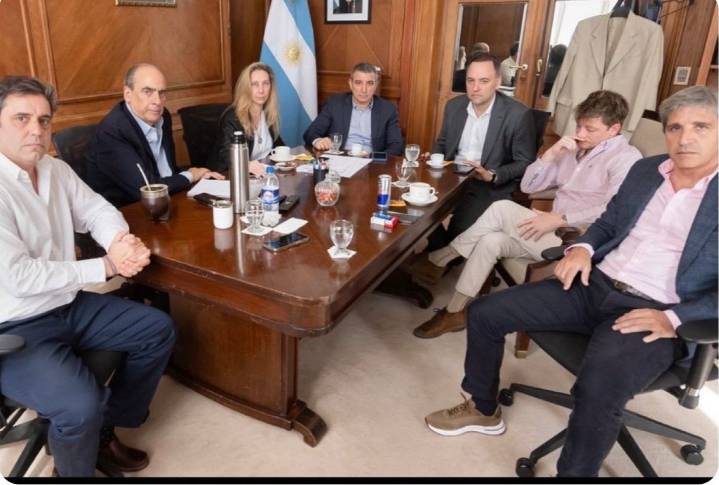 Seguimos robando: PAMI paga 6 veces más por anteojos- Un negociado de  80 mil millomes de pesos …