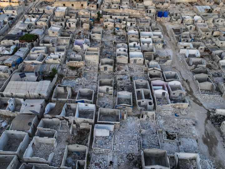 One million Syrian refugees returned home since al