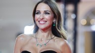 Solo faltaba Paula Echevarría para unirse a la moda del pañuelo a la cadera que arrasa este otoño 2025