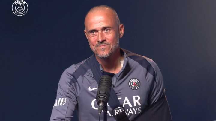 Con cabestrillo: Luis Enrique volverá a dirigir a PSG tras fractura de clavícula