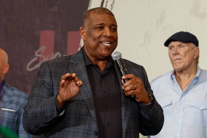 Who Is Curt Menefee’s Wife Viollette Doloricon Menefee? Children, Family & More About FOX NFL Analyst Everything to know about Curt Menefee's wife, Viollette, her profession, family, and more related 