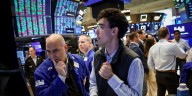 Primera reacción al mensaje presidencial: los bonos ganan más de 3% y las acciones argentinas suben en el premarket de Wall Street