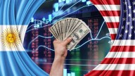 El dólar oficial anotó su mayor caída semanal en la era Milei tras aluvión de oferta del agro y salvataje de EEUU