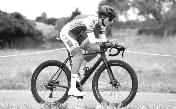 Joven ciclista muere mientras iba en cabeza de carrera