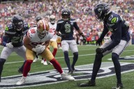 Jake Tonges atrapa un pase desviado y los 49ers vencen a los Seahawks 17