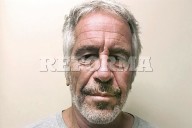 ¿Quién más aparece en el libro  de cumpleaños de Epstein?