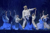 Hombre demanda a Bad Bunny por uso de su casa en video y conciertos
