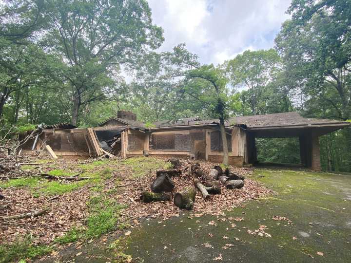 Roswell Tears Down Dangerous Buildings at Leita Thompson Park