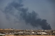 Tanks thrust deeper into Gaza, medics say many injured trapped