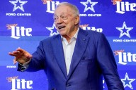 Jerry Jones trabaja en un acuerdo récord por un jugador Top y devolverle la confianza a Dallas Cowboys
