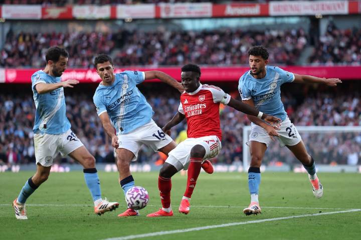 Liverpool celebra desde casa: Arsenal y Manchester City no se sacan ventaja en un partidazo de Premier League