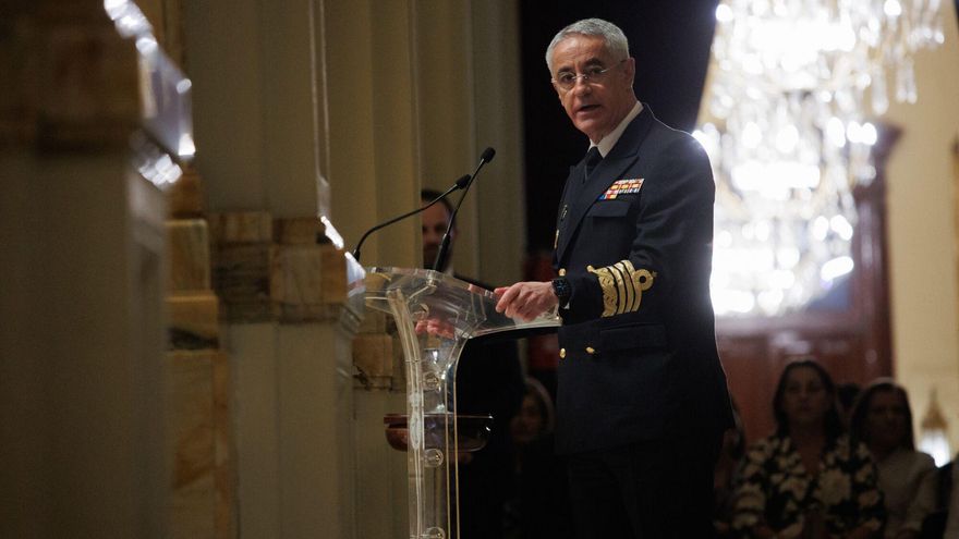 El jefe de la Armada a Vox: "No estamos para combatir a los cayucos sino para ayudarles"