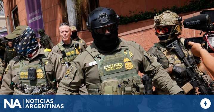 California prohíbe uso de máscaras a agentes de inmigración
