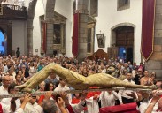 Devoción en la Bajada del Santo Cristo de Telde