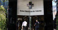 S&P/BMV IPC retrocede en medio de mayor aversión al riesgo que impacta a los mercados